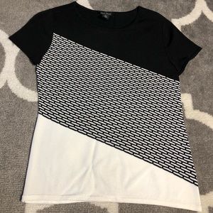 White House Black Market Blouse Womens Small Diagonal Design Black White Top 🎃